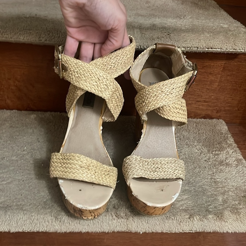 Steve Madden Tan Cream Wedge Sandals Size 9.5 - Picture 4 of 13